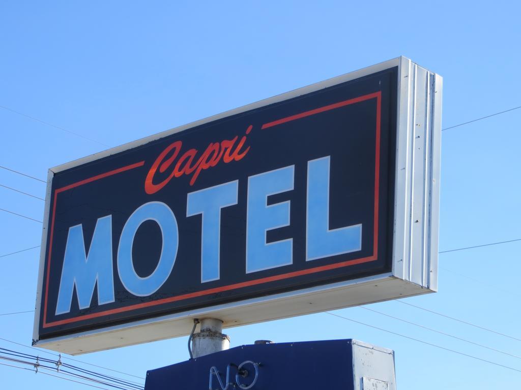 Capri Motel สก็อตส์บลัฟฟ์ ภายนอก รูปภาพ